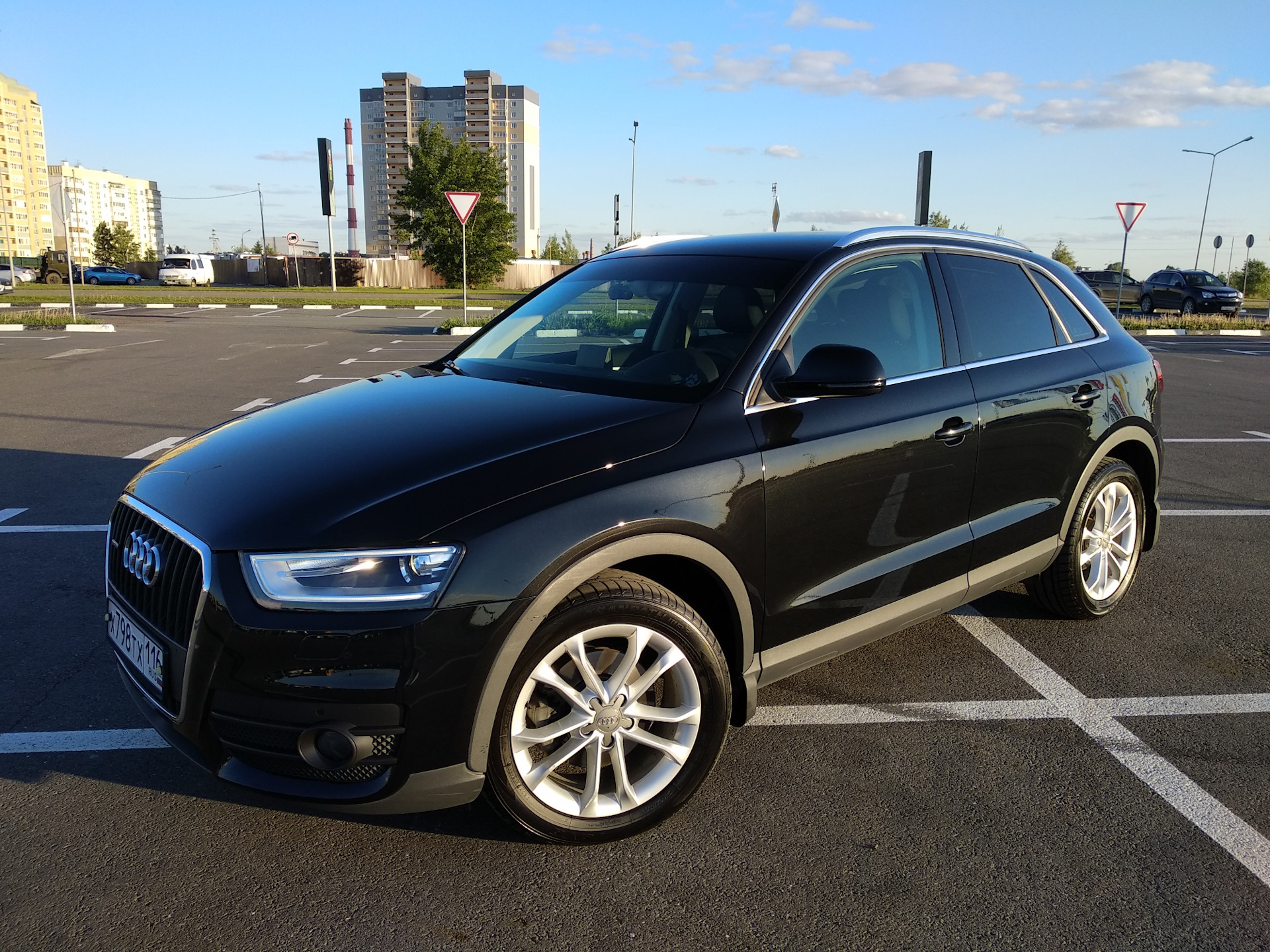 Q 3 7 1 2. Ауди q3 черная. Audi q3 2012. Ауди q3 2012 черная. Audi q3 2005.