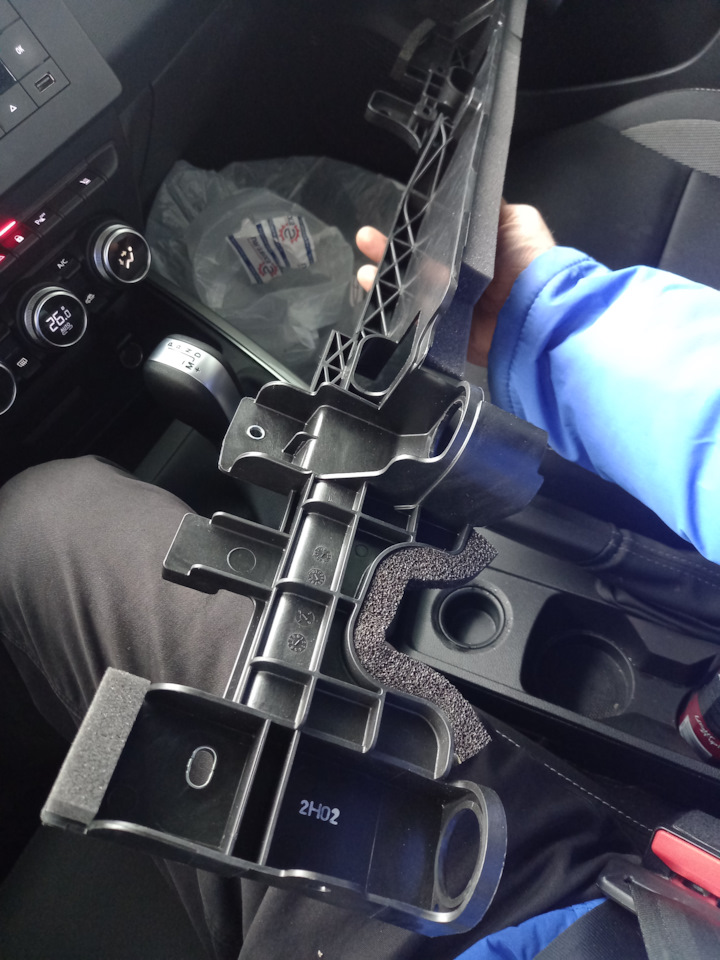 Новый кронштейн, крепление радиаторов кашкай j11 на Nissan Qashqai (2G ...
