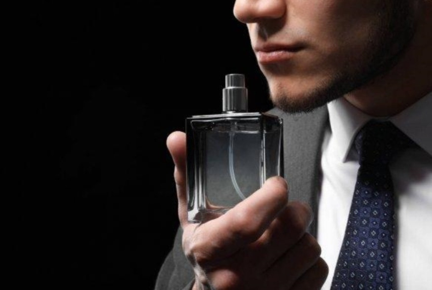Стойкий шлейфовый мужской парфюм