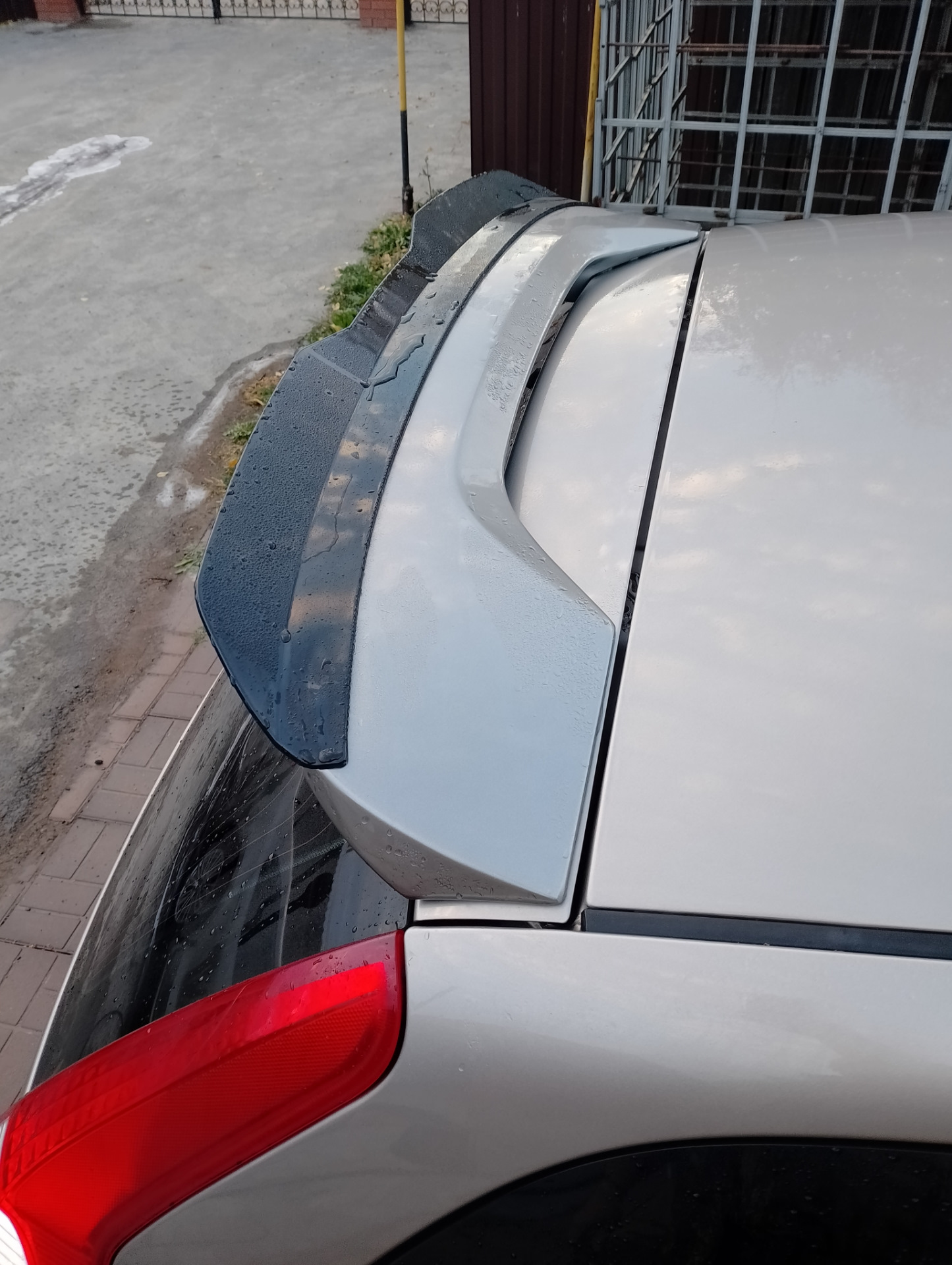 Дополнительный спойлер — Lada Гранта Хэтчбек, 1,6 л, 2019 года | тюнинг ...
