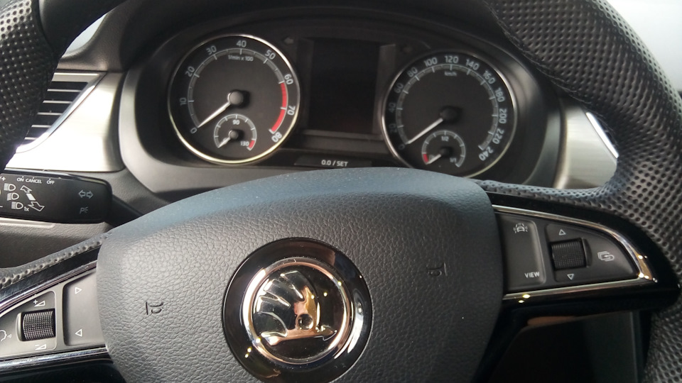 Skoda Rapid Белий "стайл +"