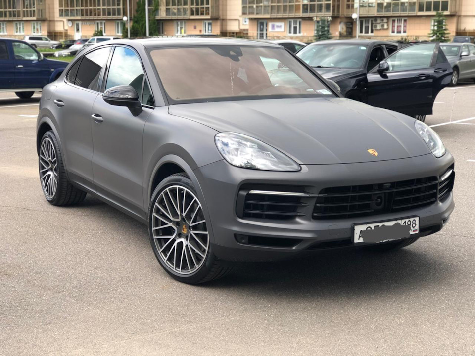 Porsche Cayenne в матовой пленке