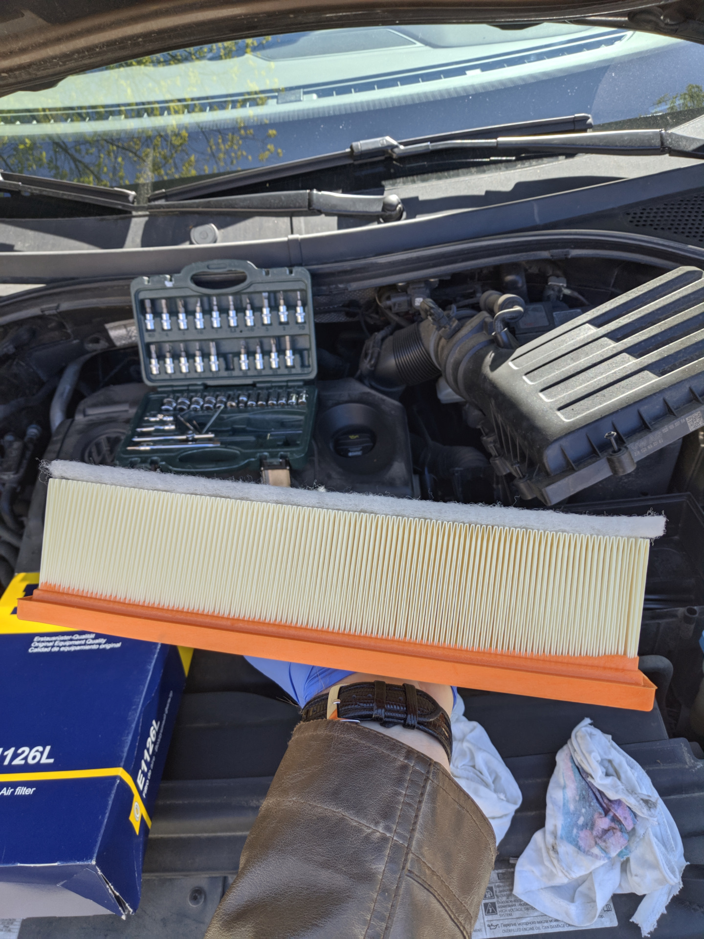 Фильтра фольксваген тигуан 1 4. Фильтр воздушный jetta 6 1. 4. 03c 115 561 h. Топливный фильтр тигуан 2.