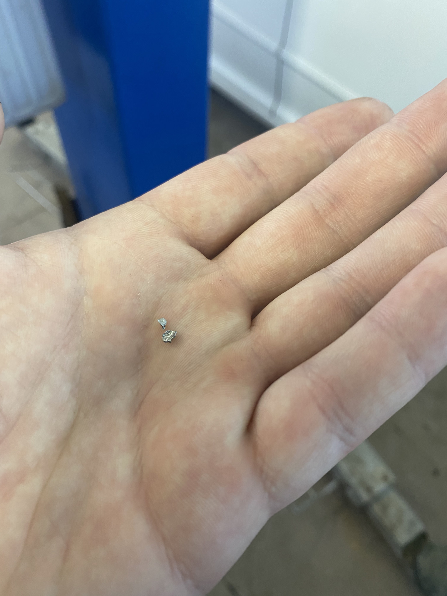 Из-за чего стружка в коробке? Потому что надо было брат. 02S NMY Попал ...