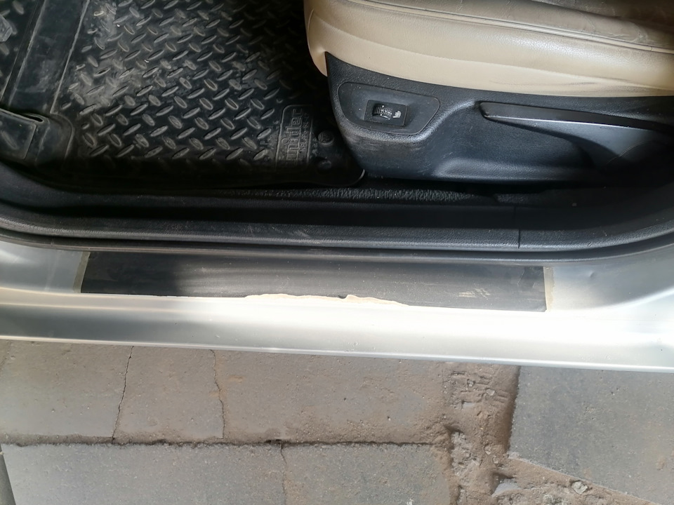 Накладки на пороги — Peugeot 407 SW, 1,6 л, 2004 года | аксессуары | DRIVE2