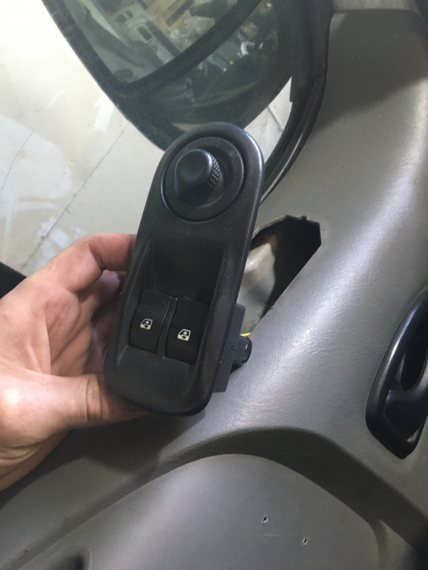 Джойстик регулировки зеркал — Opel Vivaro (1G), 1,9 л, 2002 года ...