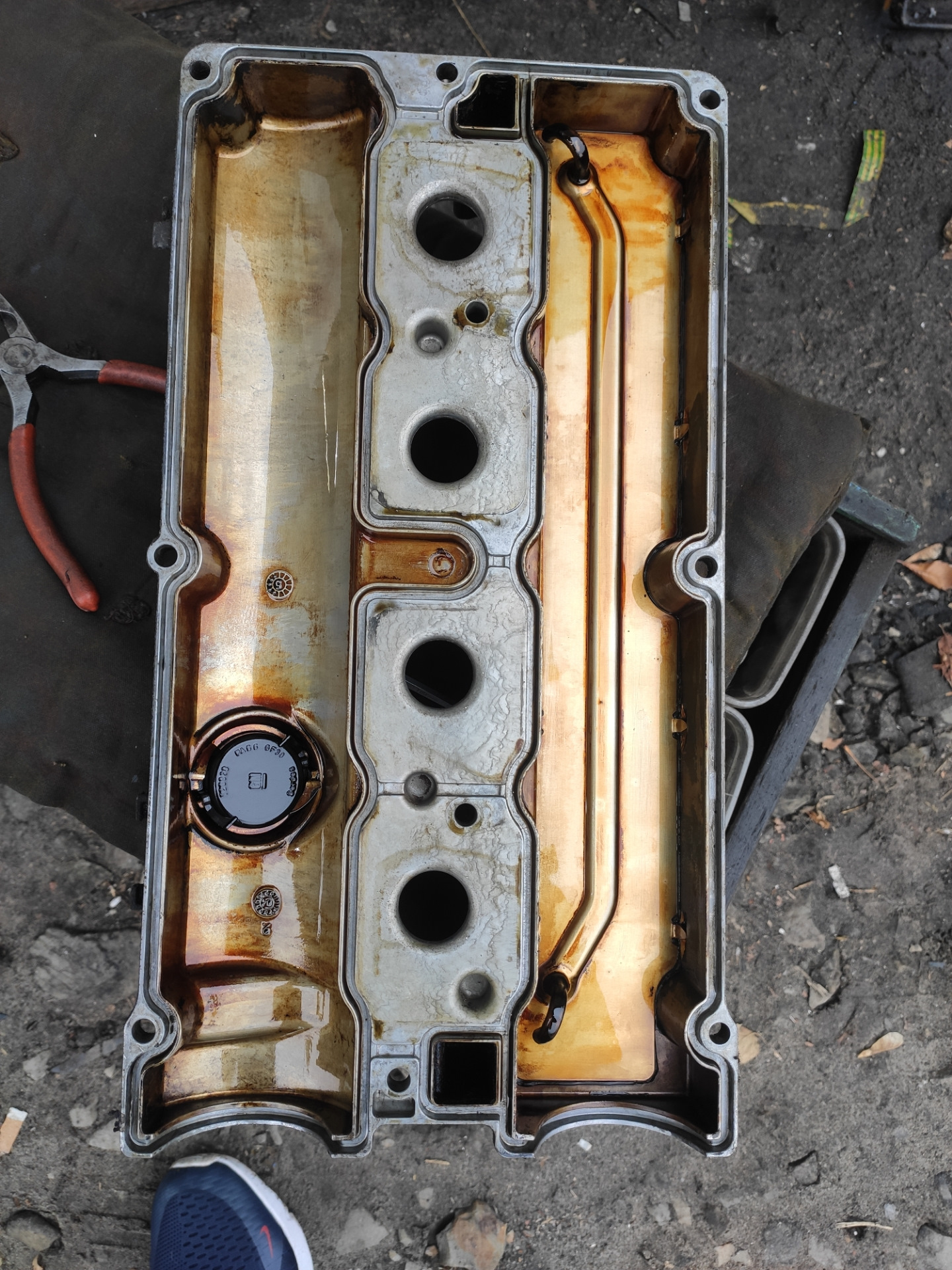 Замена прокладки клапанной крышки — Opel Astra H, 1,8 л, 2005 года ...