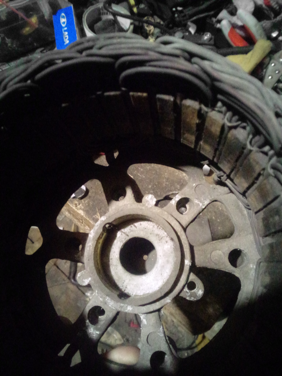 Эту парочку разъединили с помощью строительного фена и пары лёгких ударов по задней крышки. — Lada 2120 Надежда