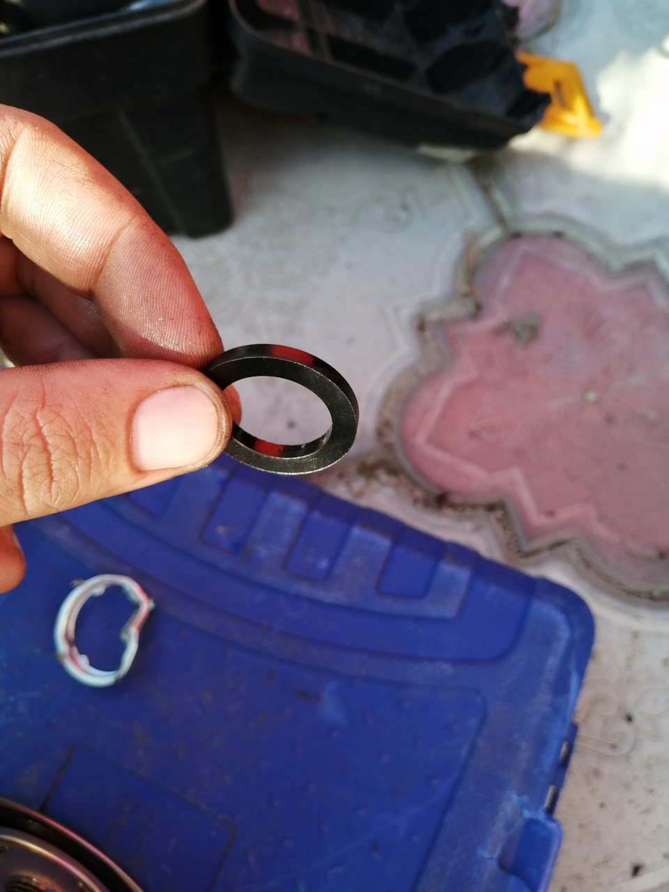 Замена топливного фильтра — Mazda 626 IV (GE), 2 л, 1992 года ...