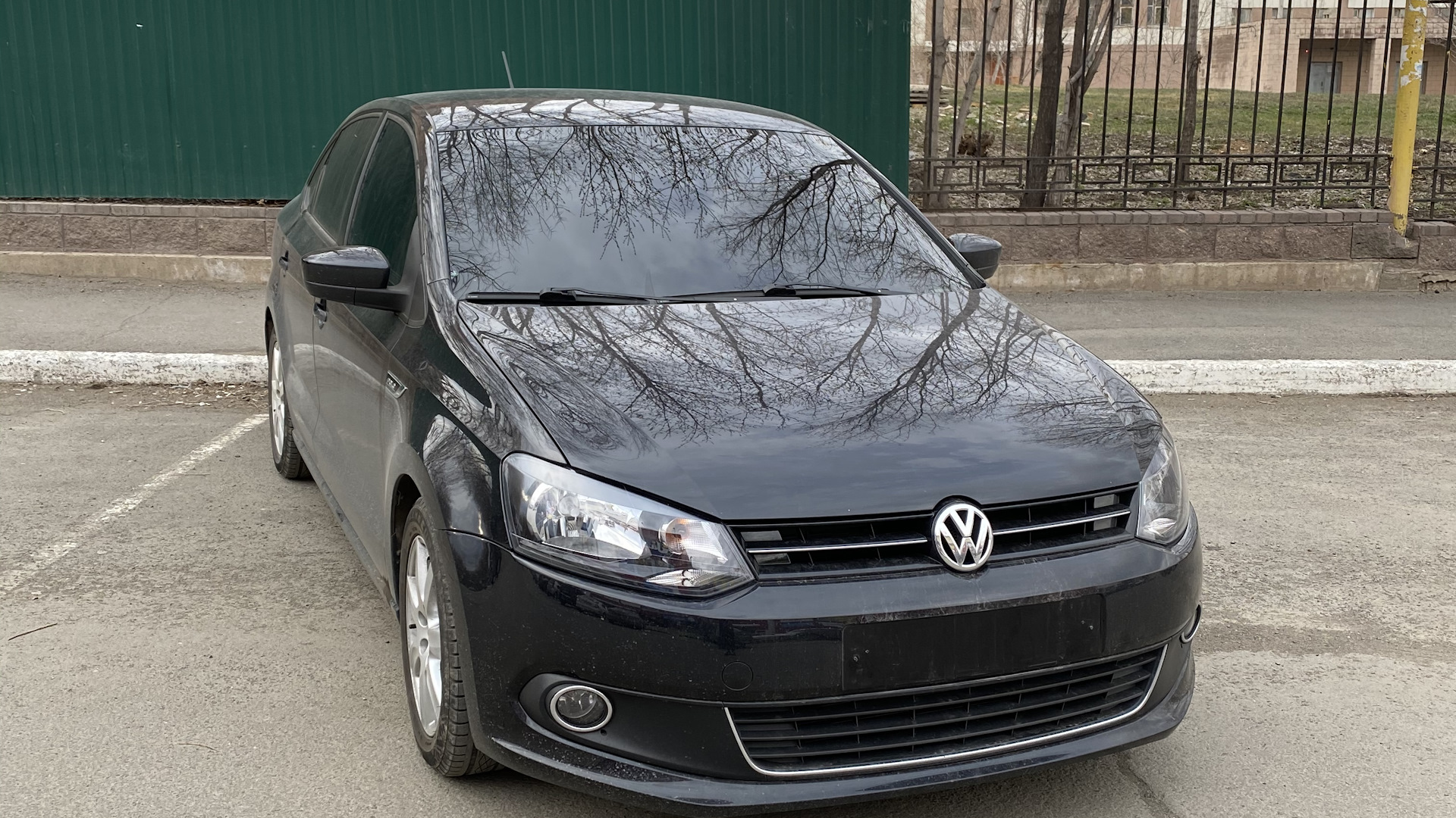 Volkswagen Polo Sedan 1.6 бензиновый 2012 | Стиль на DRIVE2