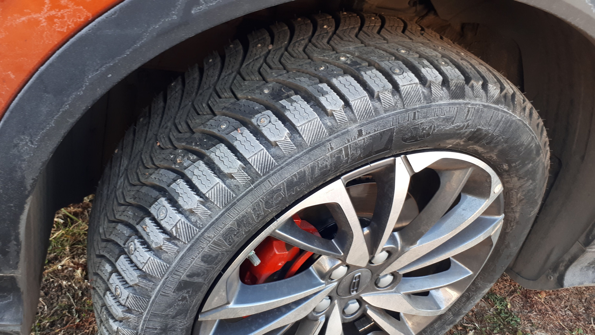 Резина тугела. Резина Geely Coolray. 225/60 R18 Geely Coolray. Geely Coolray зимняя резина. Geely Coolray диски r18.