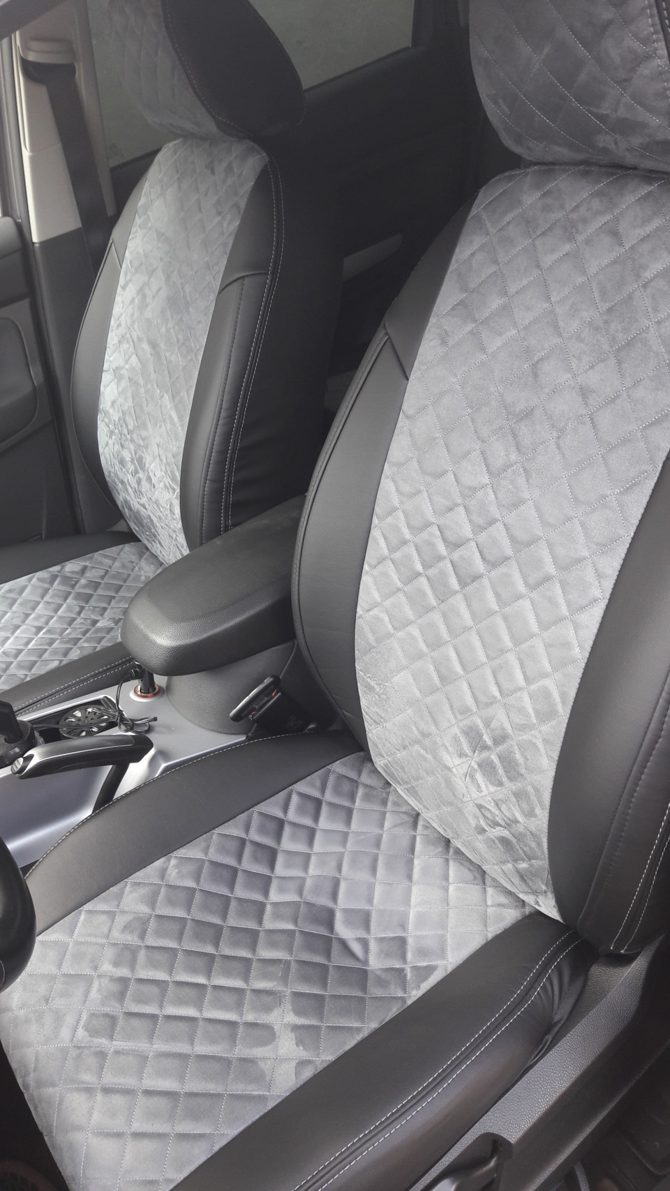 Чехлы на сиденья — Ford Kuga (1G), 2 л, 2012 года | стайлинг | DRIVE2