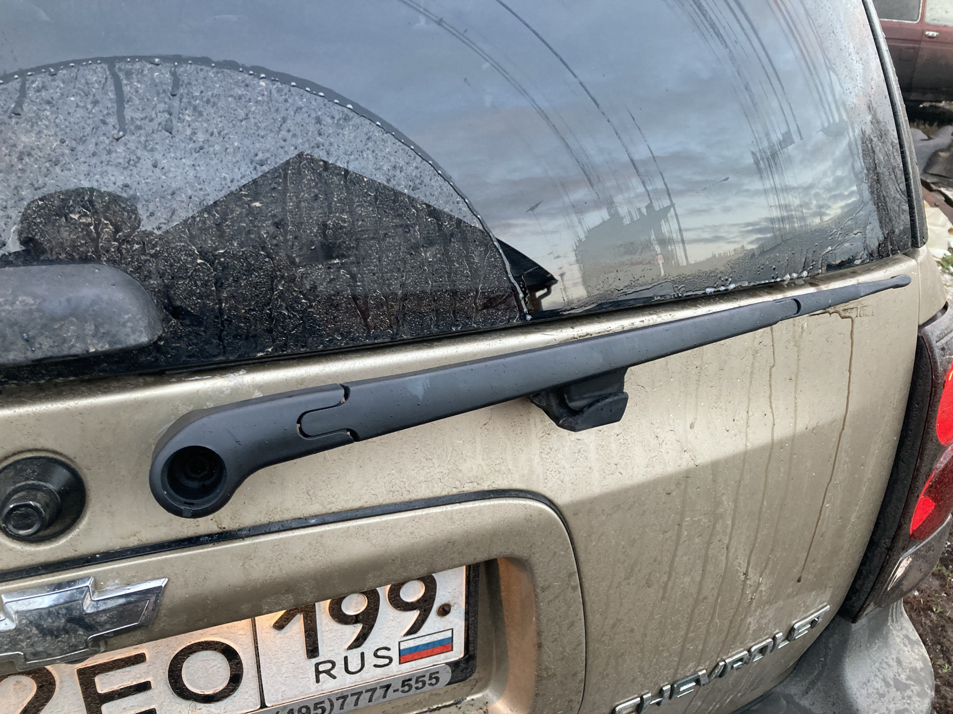 Как снять дворники шевроле каптива Замена заднего дворника - Chevrolet TrailBlazer (1G), 4,2 л, 2006 года стайлинг 