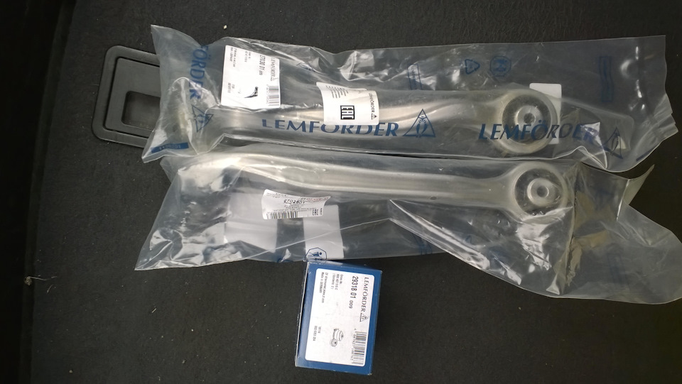 Замена верхних рычагов и сайлентблоков — Audi A6 (C6), 2,7 л, 2006 года ...