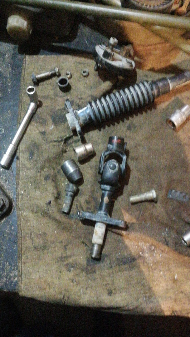 Замена крестовины рулевого карданчика — Isuzu MU (II), 3 л., 1998 года ...