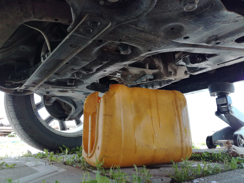 сливаю, наконец, масло с переднего редуктора — Nissan X-Trail II (t31)