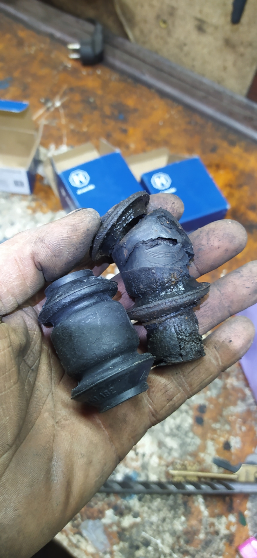 Замена передних сайлентблоков, некоторых пыльников, восстановление ...