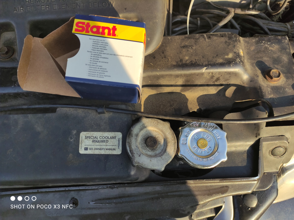 Крышка радиатора — Chrysler Town and Country III, 3,3 л, 1999 года ...