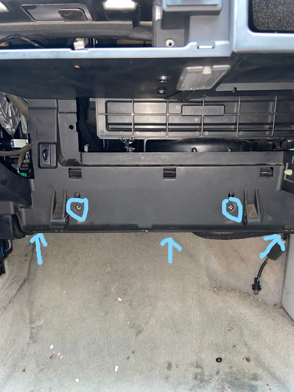 Замена тяг отопителя пассажира и снятие бардачка, Kia Opirus. — DRIVE2