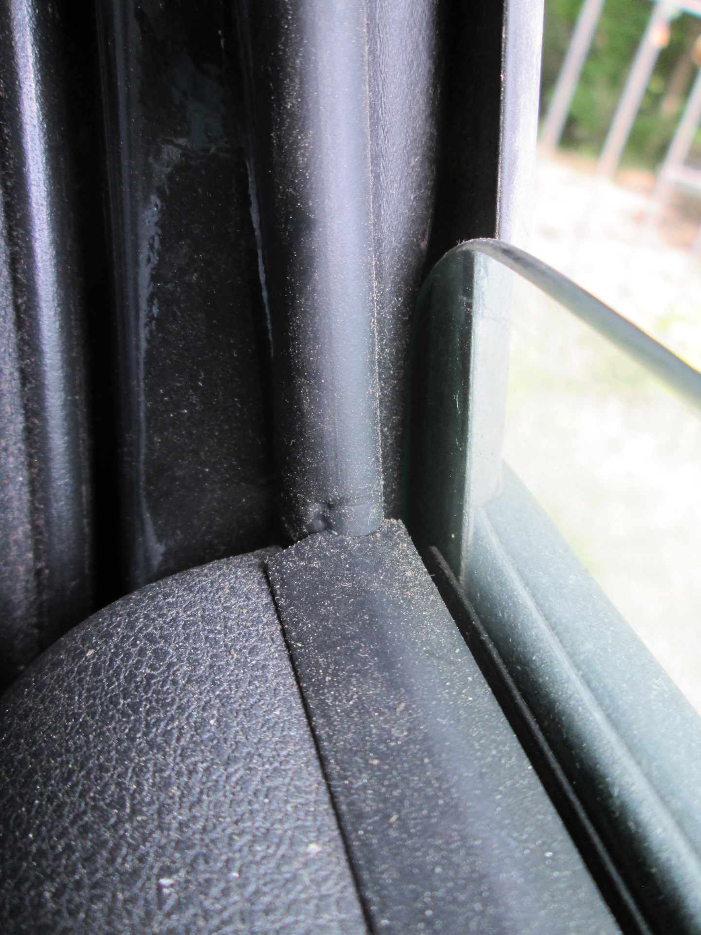 Дребезг стекол гранта фл. Дребезг боковых стекол. Уплотнение стекол гранта фл. Уплотнитель стекол гранта. Уплотнитель стекол гранта.