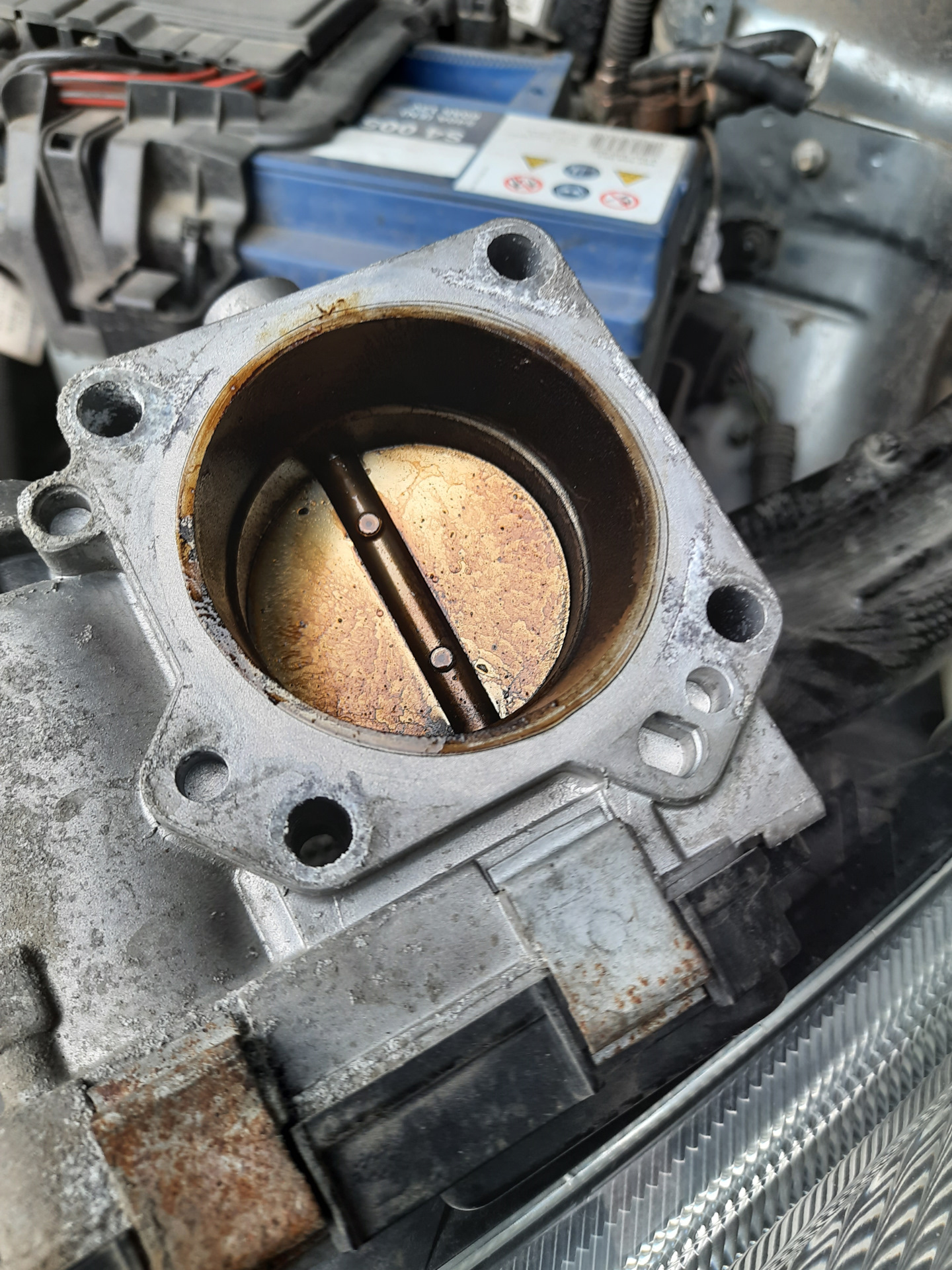 Дроссельная заслонка — чистка — Skoda Fabia Combi Mk2, 1,6 л, 2012 года ...