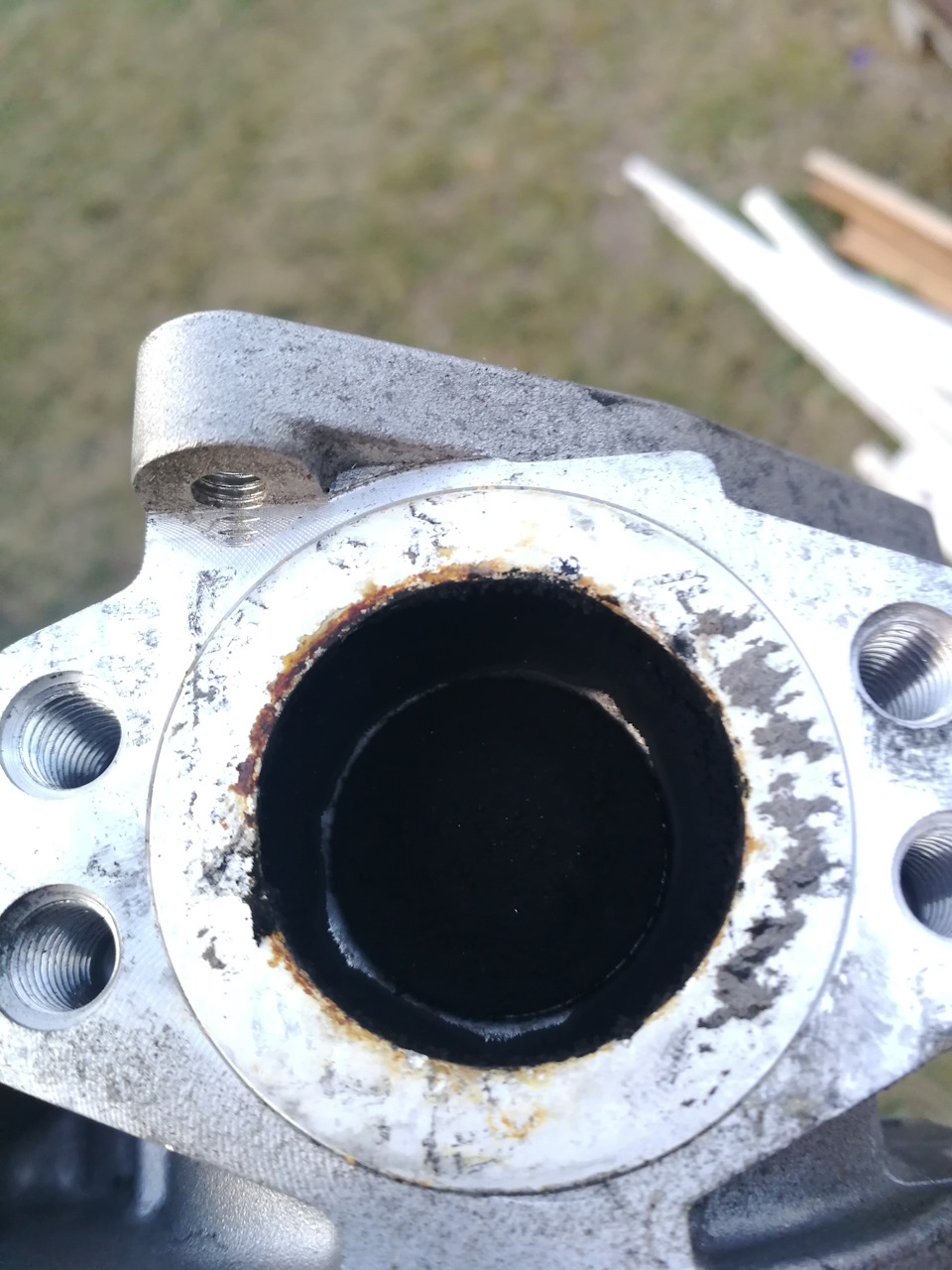 Замена уплотнительного кольца дроссельной заслонки — Audi A6 Avant (C6 ...