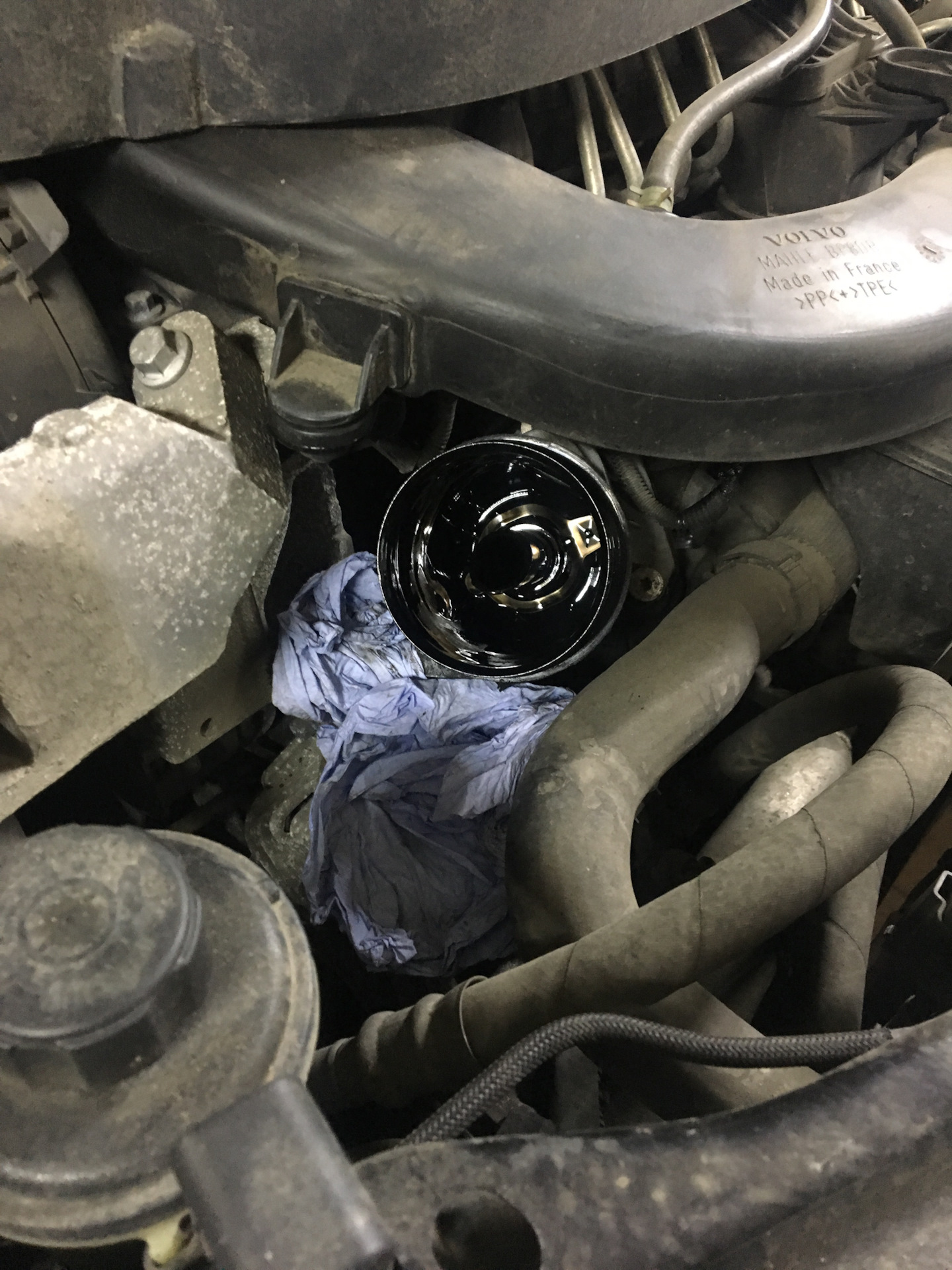 Смена моторного масла и новая крышка аккумулятора — Volvo XC60 (1G), 2 ...