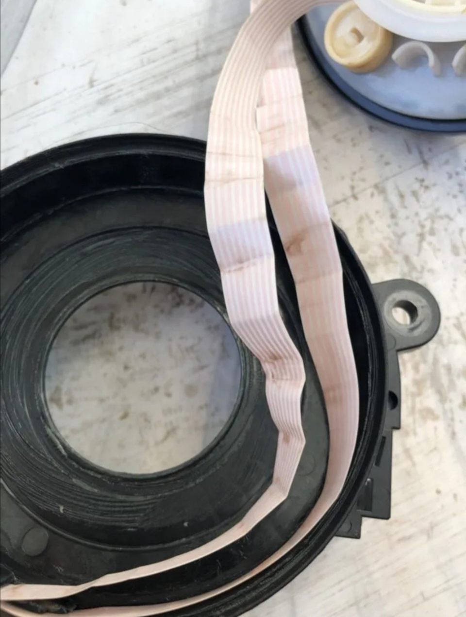 Замена подрулевого шлейфа — Nissan Juke (1G), 1,6 л., 2011 года ...