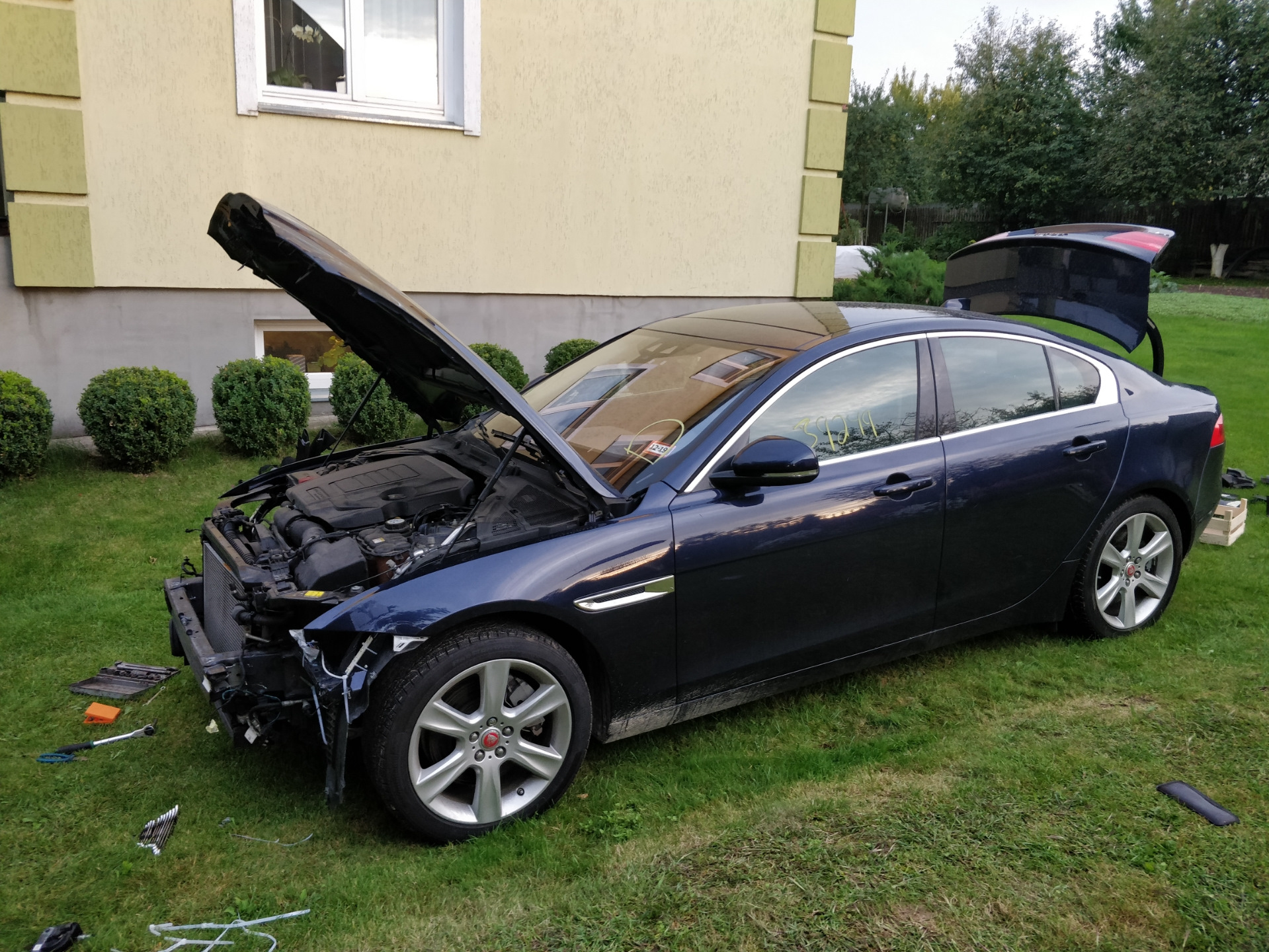 🔧 Процесс запущен — Jaguar XE, 2 л, 2017 года | кузовной ремонт | DRIVE2