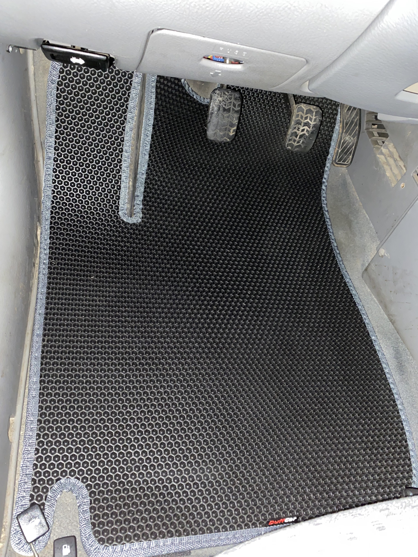 Замена ковриков — KIA Rio (1G), 1,5 л, 2005 года | аксессуары | DRIVE2