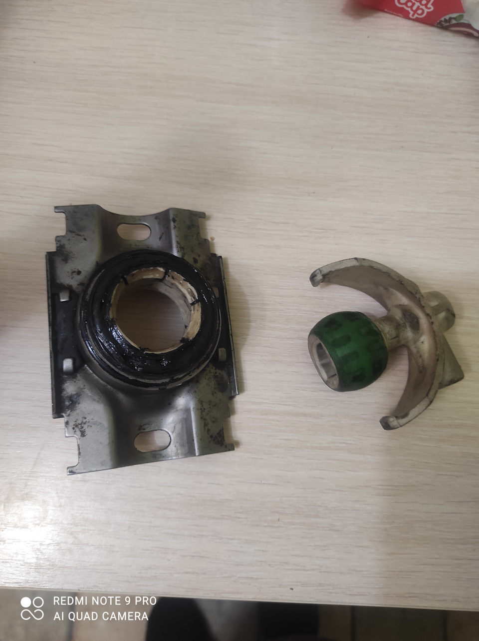 Обрезаем горлышко от пластиковой бутылки и с помощью фена обтягиваем шар — Audi 100 (C3)