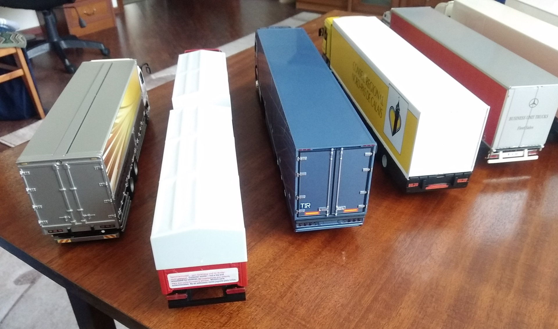 Scalebay. Модель полуприцепов Eligor Bray 1/43. Tautliner transports Wielton Eligor 1/43 ref 116645. Eligor Volvo fh4 1/43. Полуприцеп Eligor 1 43.