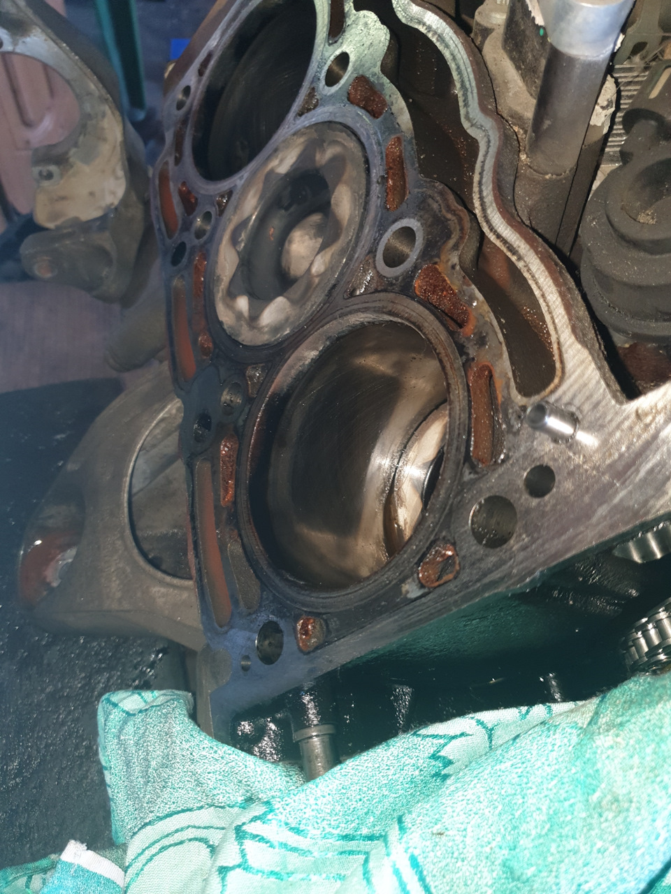 Замена прокладок ГБЦ CRCA — Volkswagen Touareg (2G), 3 л, 2011 года ...