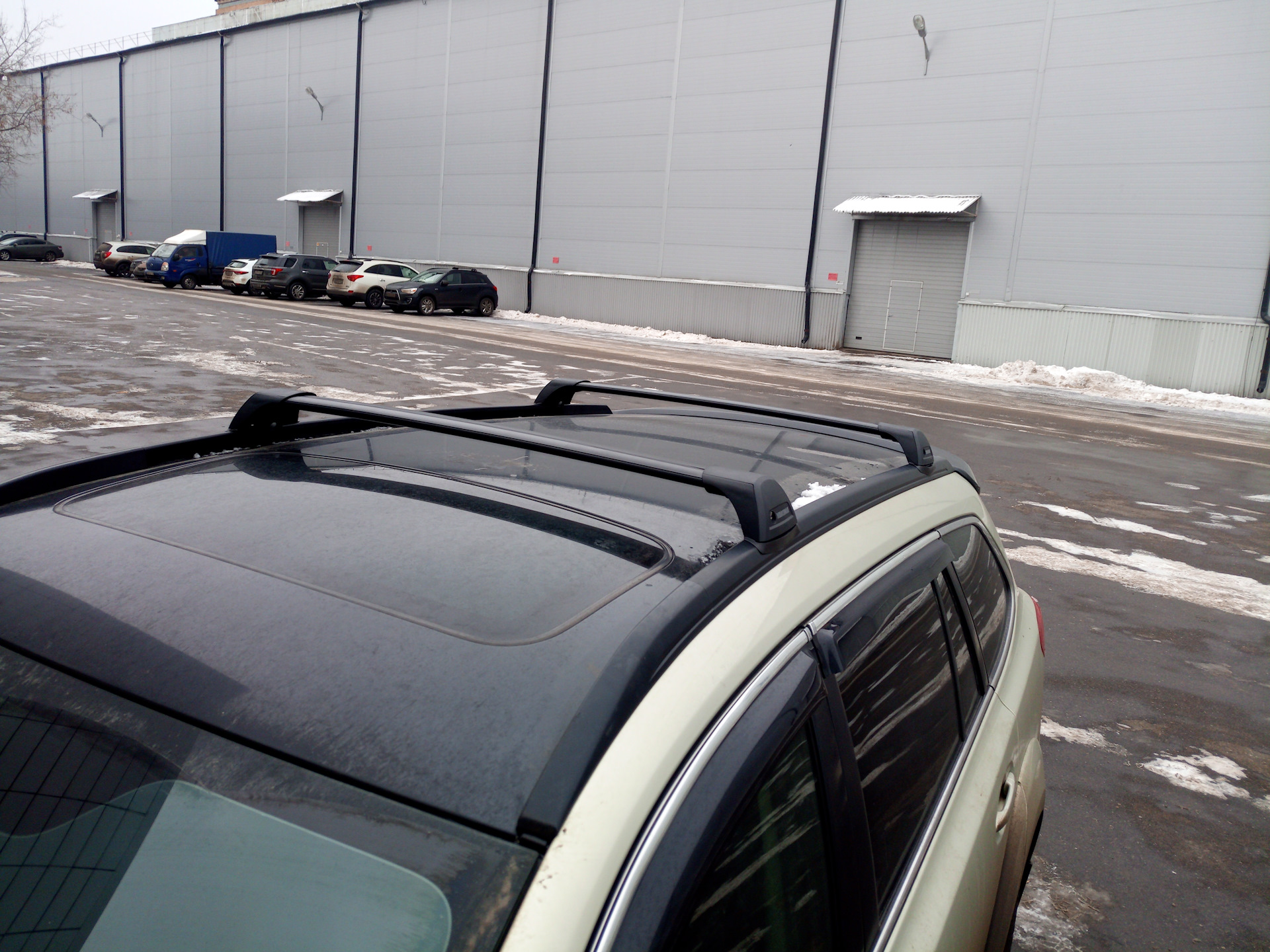 Субару легаси реленши крыша. Бокс на крышу субару аутбек. Багажник на субару аутбек тип крепления. Рейлинги субару аутбек 2004. Рейлинги аутбек.