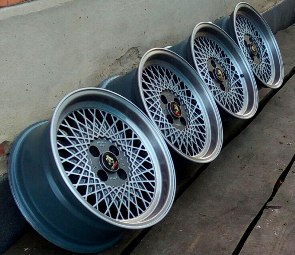 Колесо от кареты. Ssr wheels mustang 2003. Старое деревянное колесо. Old wheels bridgestone. Old wheels.