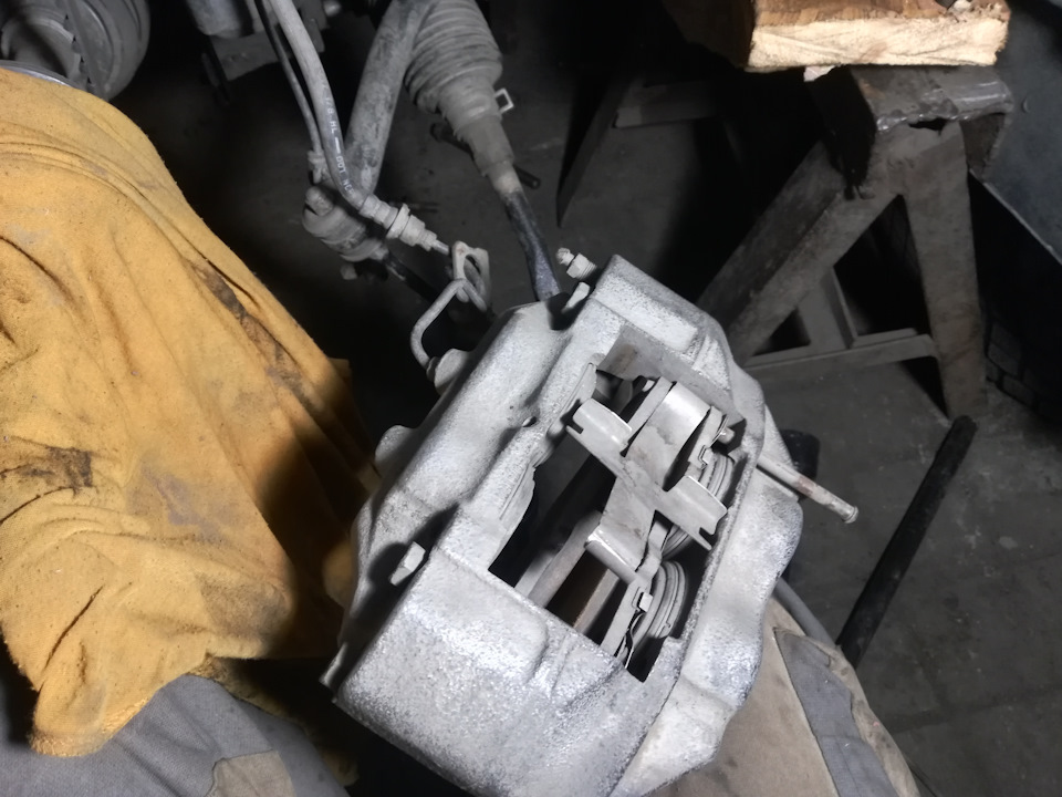 Переборка суппортов часть 1 — Toyota Land Cruiser Prado 90-series, 3 л ...