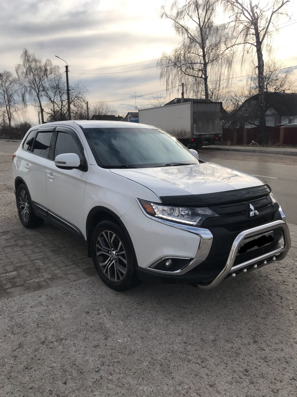 Кенгурятник, а точней защитный обвес бампера с нержавейки. — Mitsubishi  Outlander (3G), 2,4 л, 2018 года | стайлинг | DRIVE2