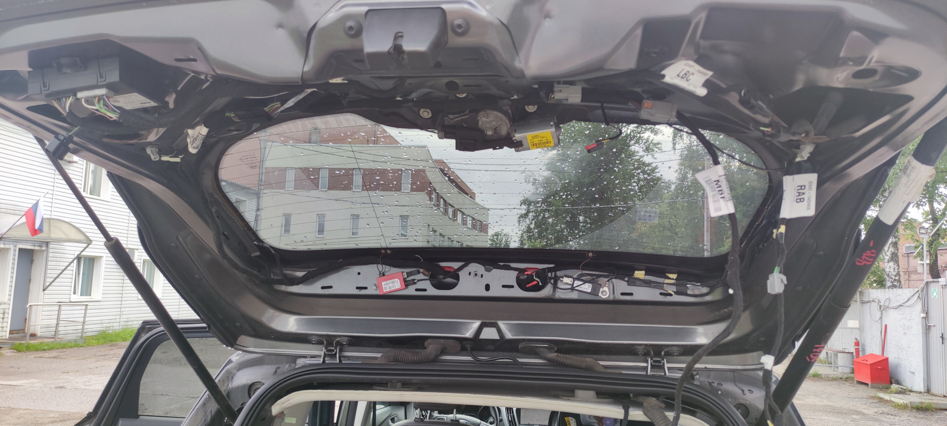 Электропривод багажника почти финал. — Ford Kuga (2G), 2,5 л, 2018 года ...