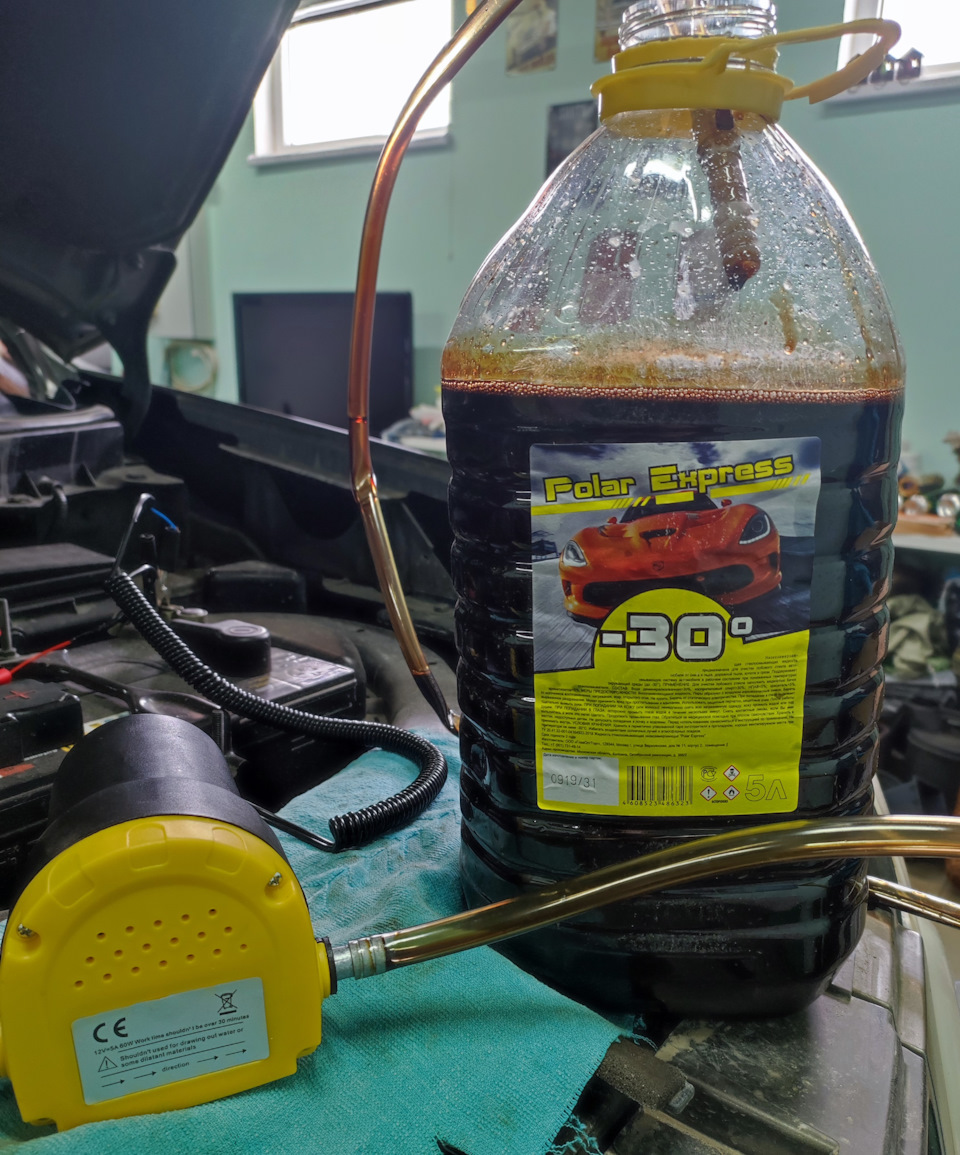 Простенький насос с Али. Вскрыл его посмотреть, что внутри. Оказалось обычный пластинчатый насос (3 пластинки). Как на насос ГУР, если кто знает. — Nissan X-Trail II (t31)