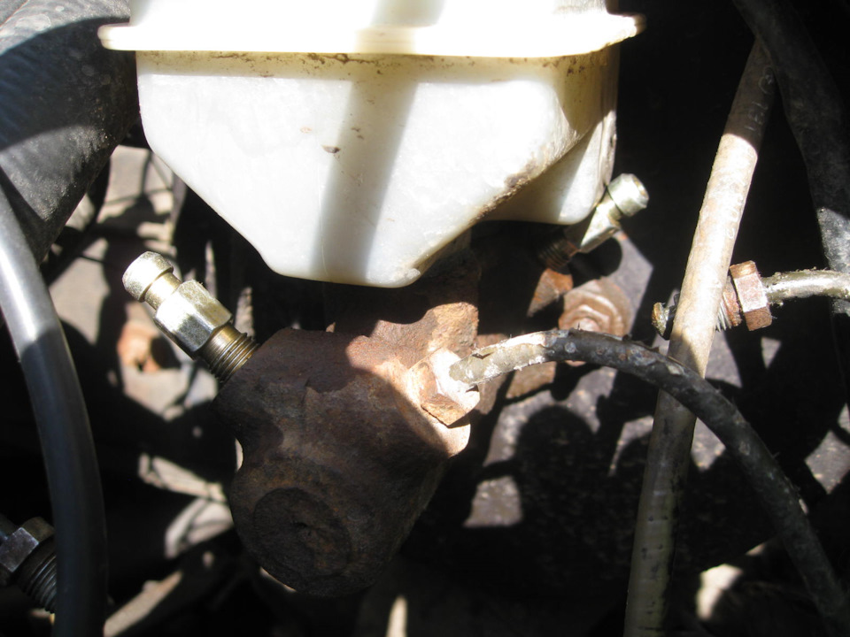 Лопнула тормозная трубка (безнадега на дороге). — Volkswagen Golf Mk2 ...