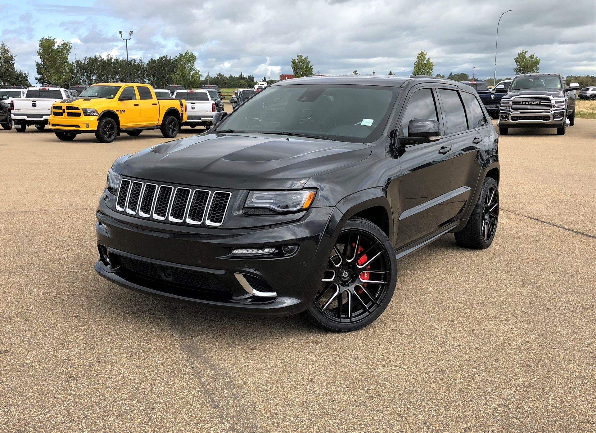 Jeep grand cherokee srt8 самый быстрый