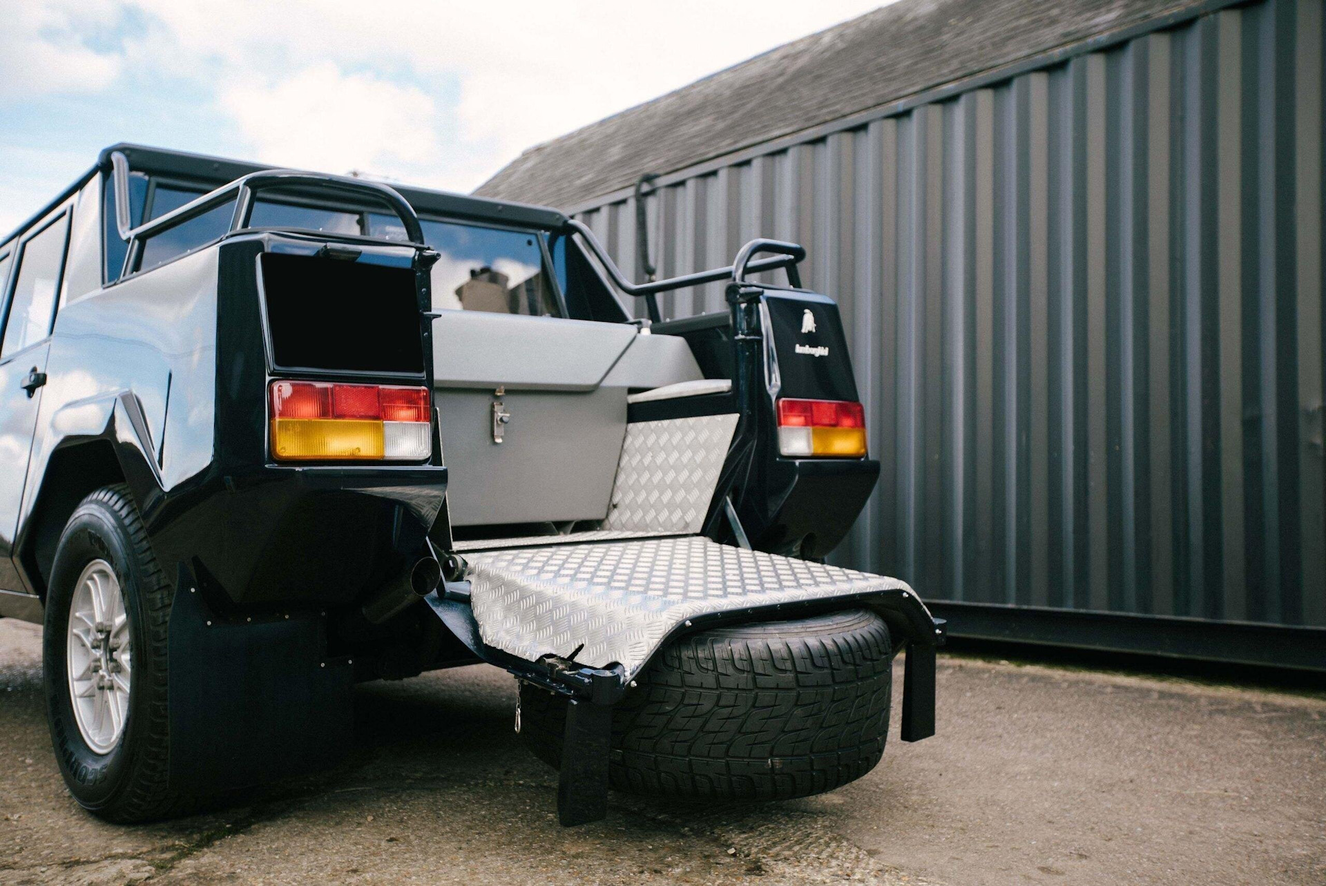 Lamborghini lm002 фото