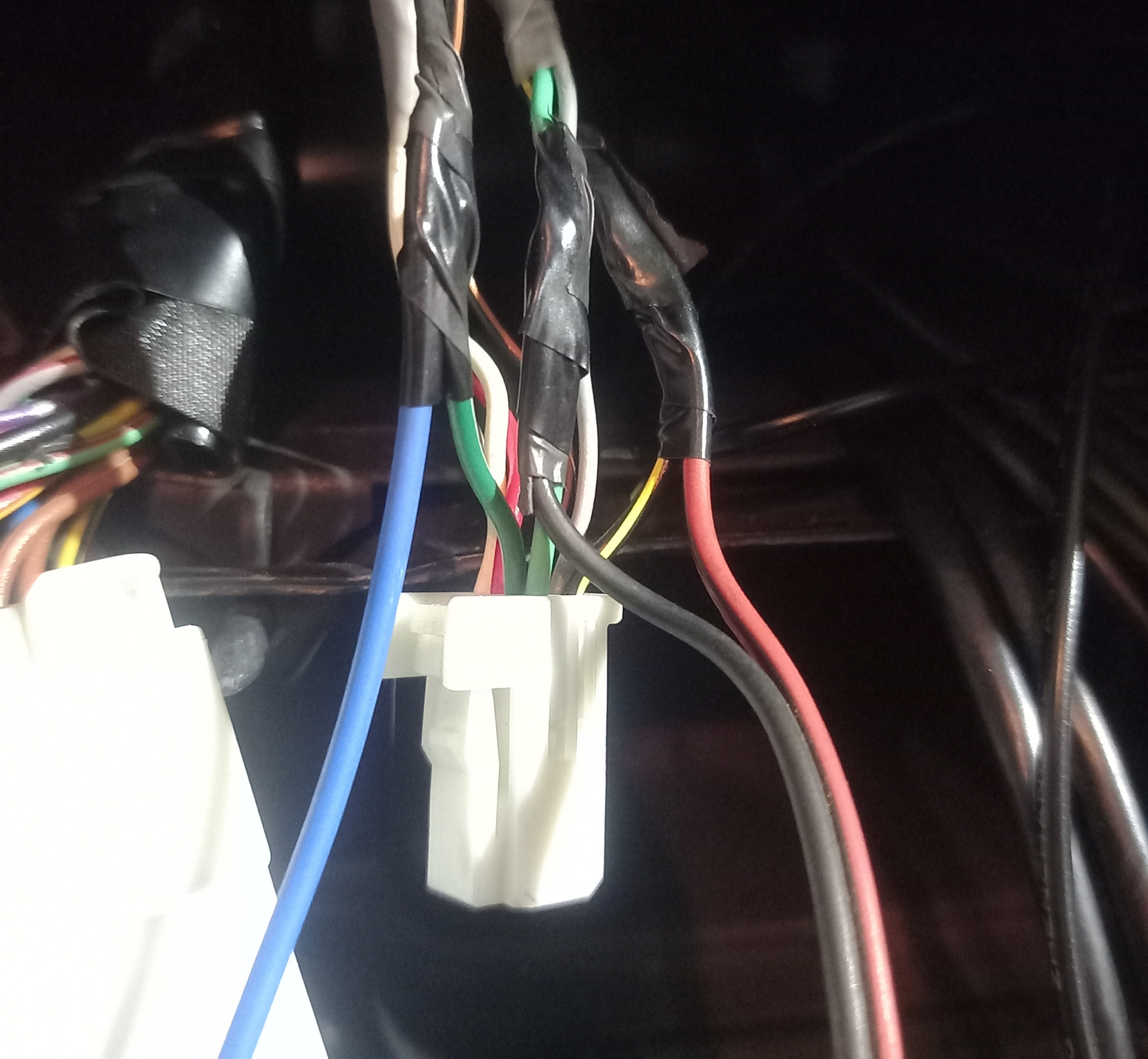 ️ Подключение штатного сабвуфера и усилителя антенны. — Subaru Forester ...