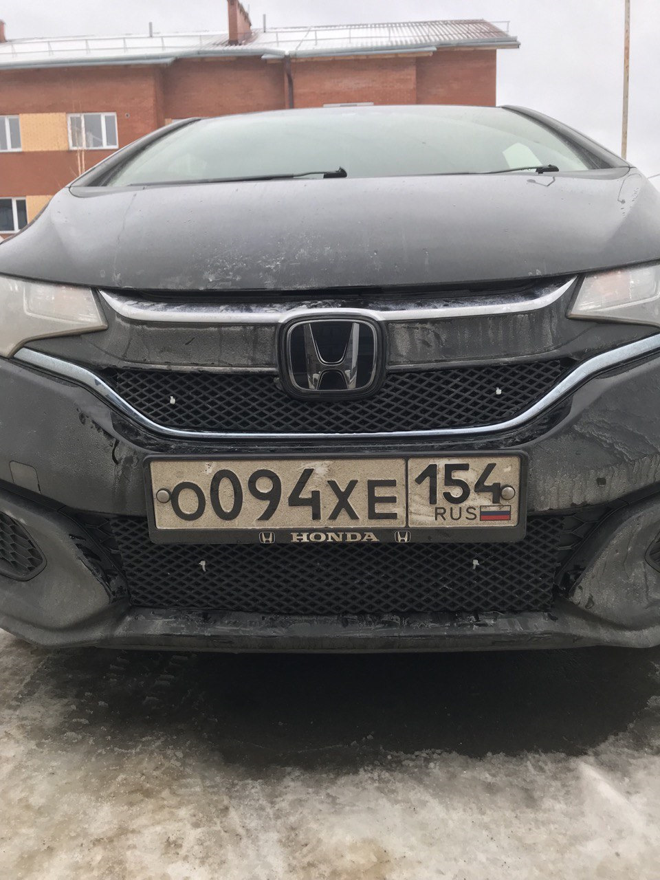 Прикрыл решетку радиатора к морозам — Honda Fit (3G), 1,5 л, 2019 года ...