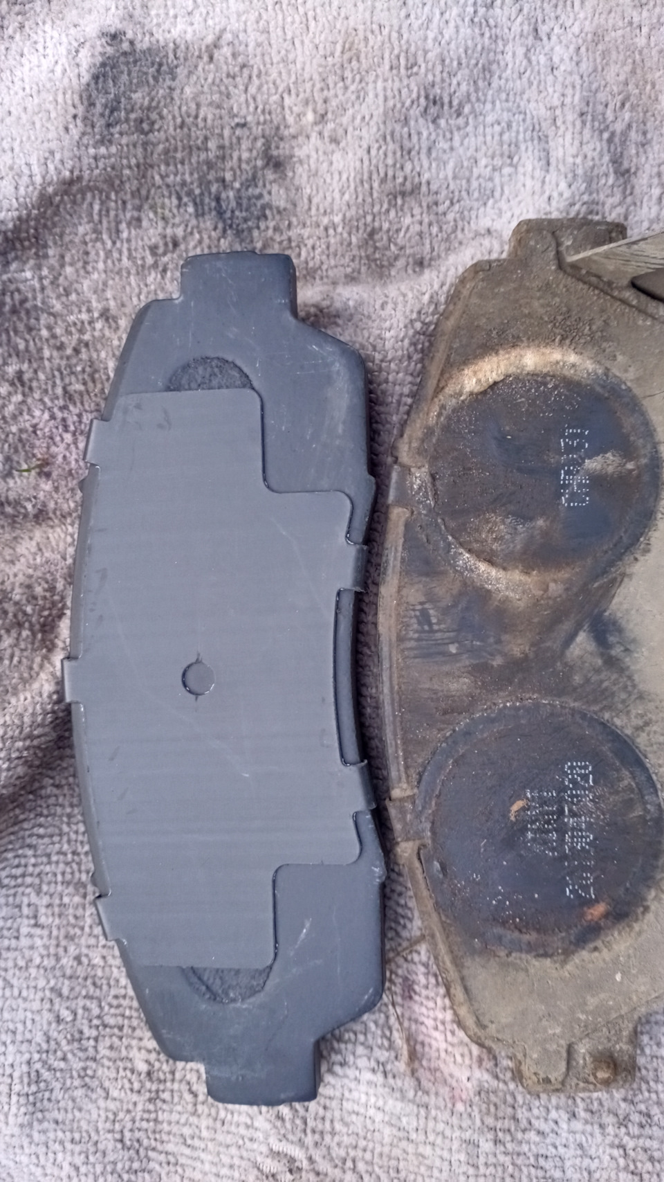 Поршни будут не плотно прилегать к пластине. Пластина меньше по размеру, чем у оригинальных колодок. — Haval F7 (1G)