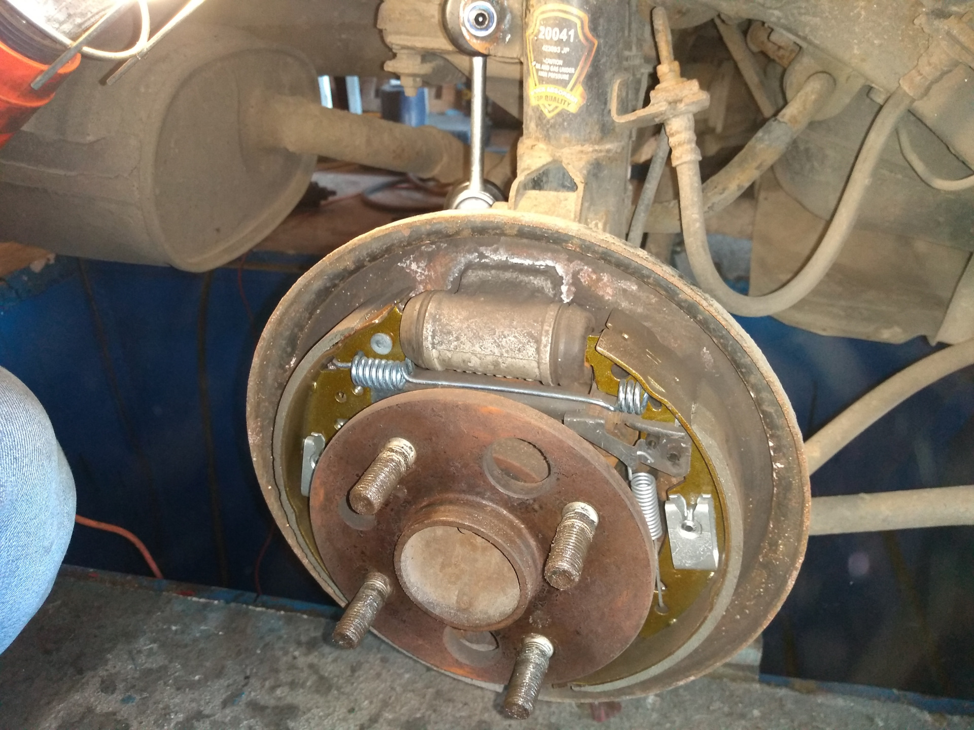 Замена задних стоек стабилизатора поперечной устойчивости — Toyota ...