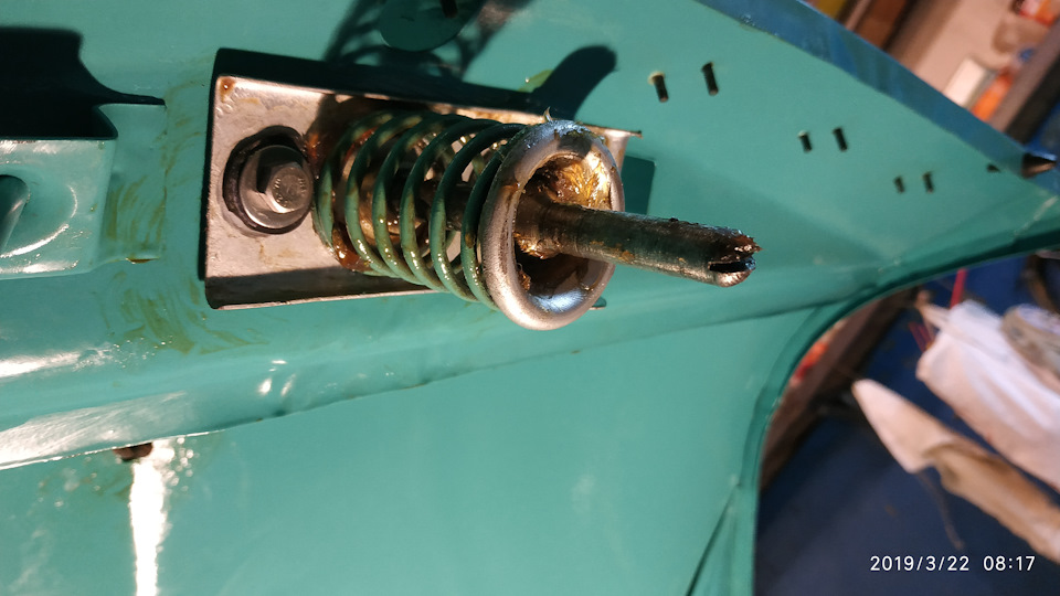 Установка замка капота Москвич 403 21.3.2019 года — DRIVE2