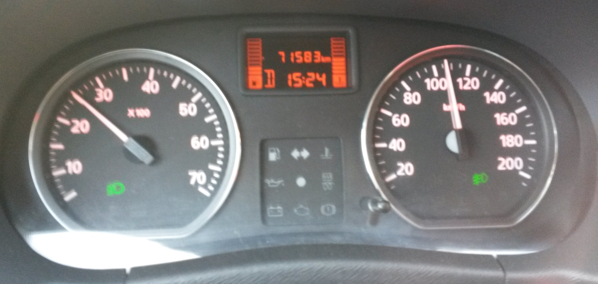 указатель температуры охлаждающей жидкости приборной панели ваз 2110. средняя температура двигателя автомобиля. нормальная температура двигателя автомобиля. датчик который показывает температуру двигателя на панели ваз 21 14. дисплей температуры охлаждающей жидкости на калину 2.