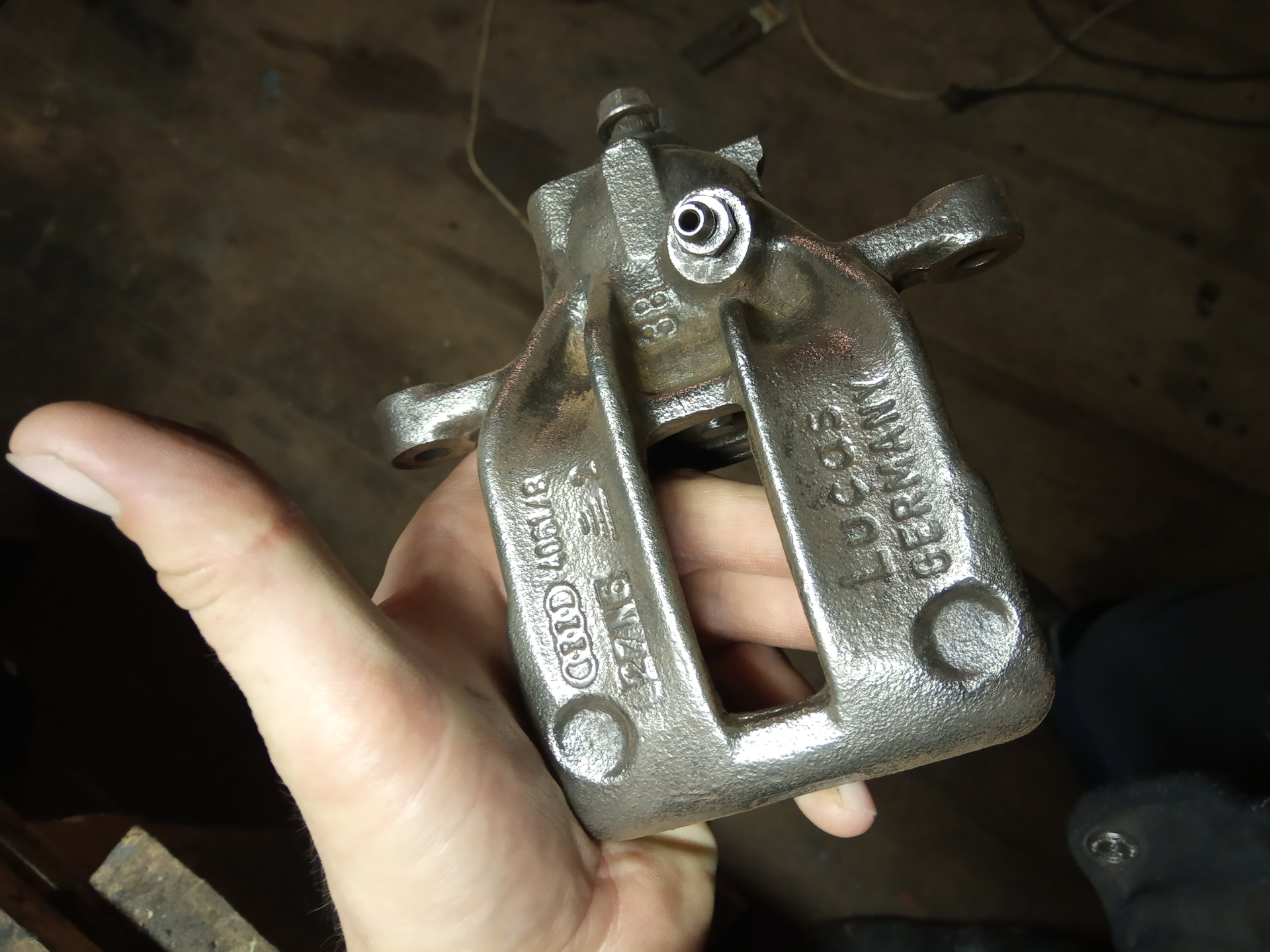 суппорта bmw 3 gt. чистка суппортов. чистка суппортов. чистка суппортов цена. очистка суппортов от пыли.