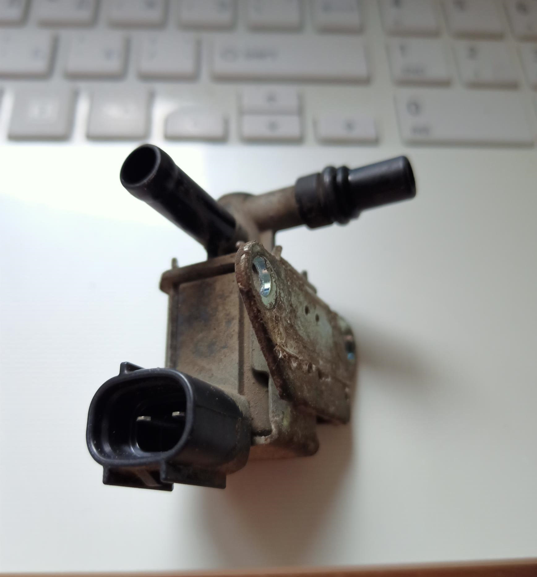 Клапан адсорбера приора 2. Клапан продувки адсорбера приора приора 2. Электромагнитный клапан продувки адсорбера приора 16. Клапан продувки адсорбера 21126. Электромагнитный клапан ваз 2114.